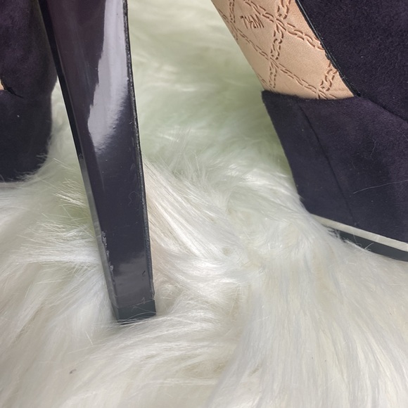 L.A.M.B. PURPLE SUEDE Platform Pumps.  Sz 71/2 - Picture 4 of 6